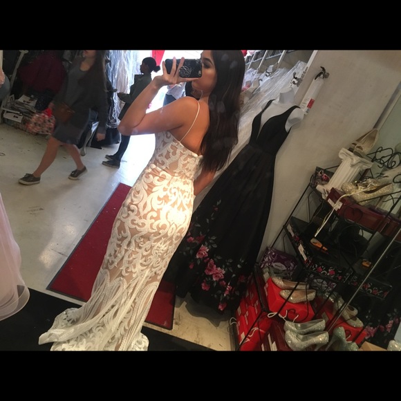 WHITE PROM DRESS - Picture 4 of 5